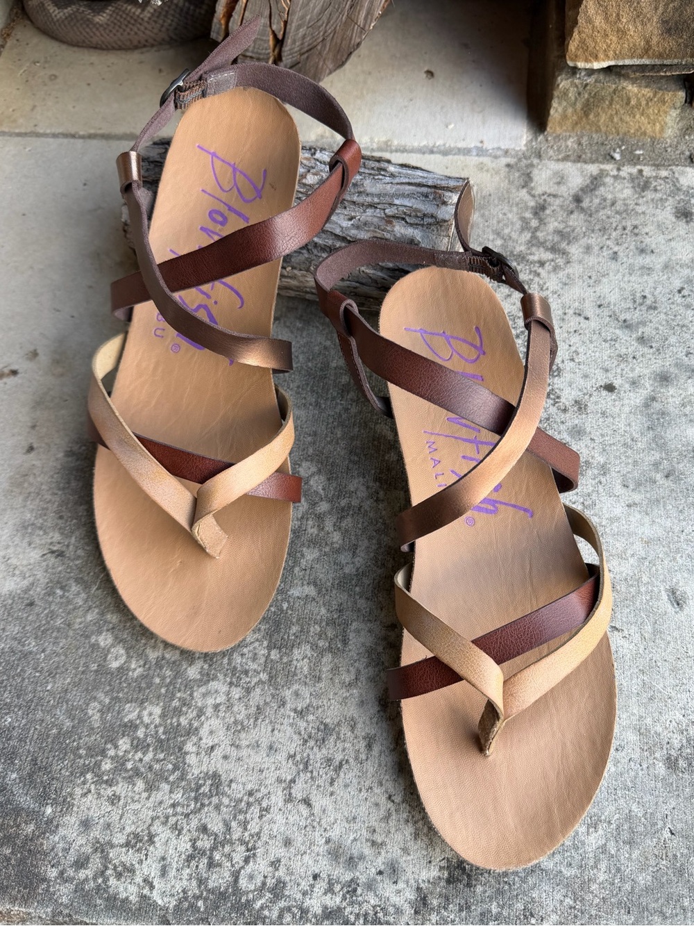 Blowfish Malibu Two-Tone Tan and Brown Strappy‎ Flat Sandals Sz-8.5. H